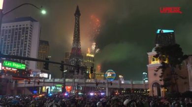 Capodanno 2026, spettacolari fuochi d'artificio a Las Vegas