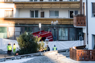 Crans-Montana, incendio in un bar della stazione sciistica: 47 morti e 100 feriti. Tajani: “Ci sono italiani coinvolti”