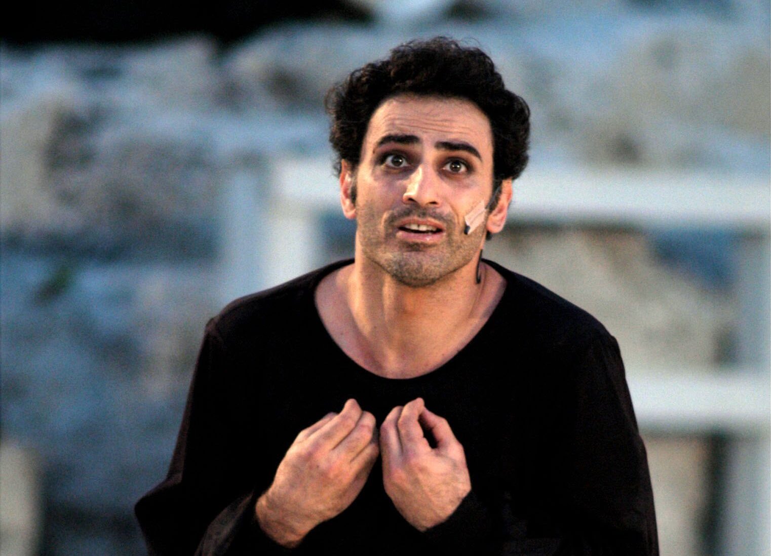 taheri checco zalone un talento offensivo ridurre buen camino a una battuta su gaza