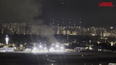 Venezuela, a Caracas esplosioni e aerei a bassa quota: il video dalla città