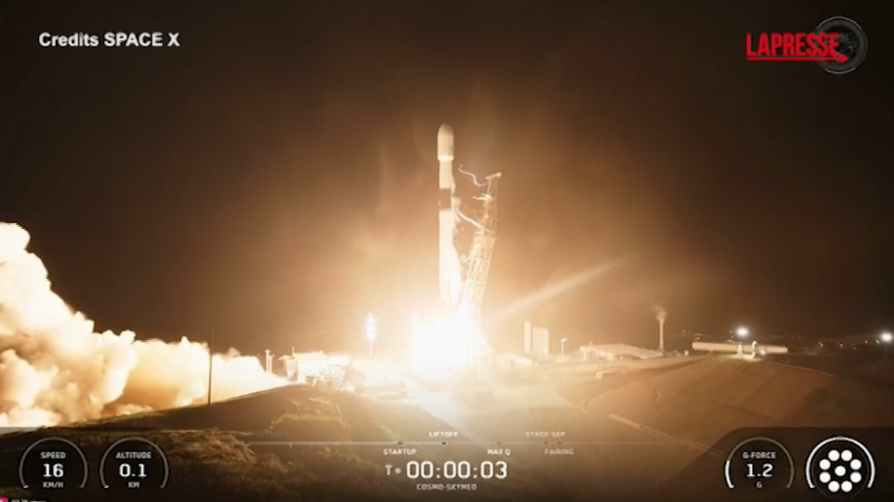 spazio satellite italiano in orbita con space x le immagini del lancio da Lapresse.it spazio satellite italiano in orbita con space x le immagini del lancio