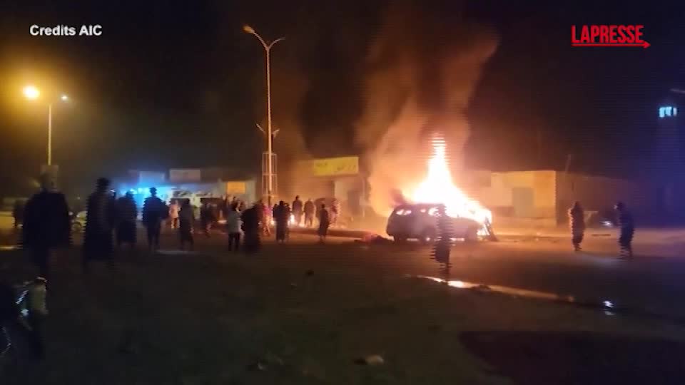 yemen raid sauditi a hadramout veicoli in fiamme da Lapresse.it yemen raid sauditi a hadramout veicoli in fiamme