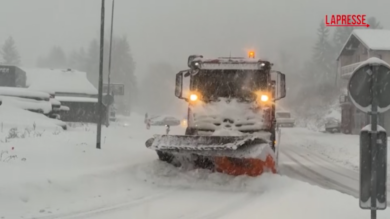 Bosnia-Erzegovina, tempesta di neve su Sarajevo: villaggi isolati rimangono senza elettricità