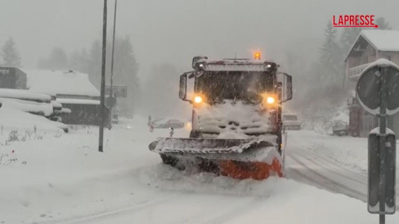bosnia erzegovina tempesta di neve su sarajevo villaggi isolati rimangono senza elettricit224 da Lapresse.it bosnia erzegovina tempesta di neve su sarajevo villaggi isolati rimangono senza elettricit224