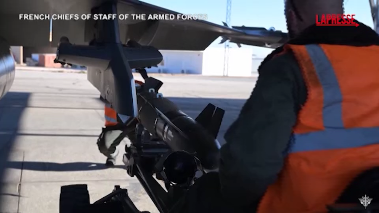 siria aerei britannici e francesi attaccano depositi di armi dell isis da Lapresse.it siria aerei britannici e francesi attaccano depositi di armi dell isis