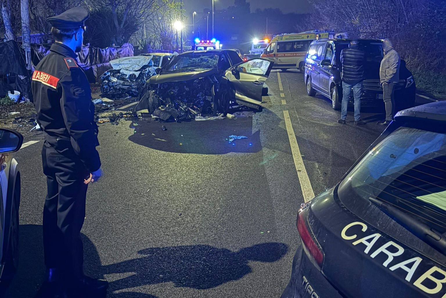 roma scontro frontale tra due auto tre morti e un ferito grave da Lapresse.it roma scontro frontale tra due auto tre morti e un ferito grave