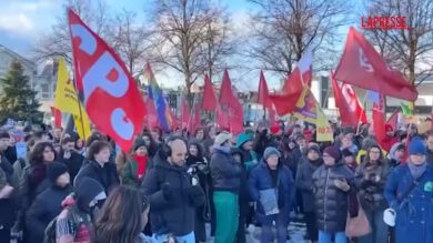 Venezuela, ad Amsterdam manifestanti in piazza contro l'attacco americano