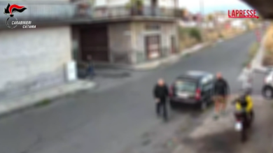 Catania, tentato omicidio e porto abusivo armi: le immagini dei presunti criminali in azione