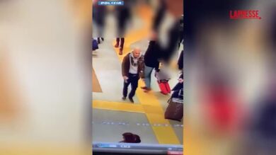 Bologna, capotreno ucciso a coltellate: le immagini del presunto aggressore