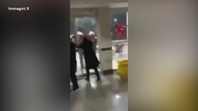 Iran, le forze di sicurezza aprono il fuoco in un ospedale