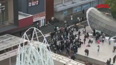 Giappone, terremoto di magnitudo 5.6 tra Shimane e Tottori: la gente scende in strada