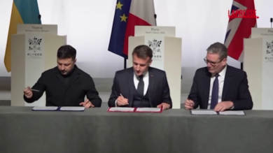 Vertice dei Volenterosi: Zelensky, Macron e Starmer firmano l’intesa per una forza di pace in Ucraina