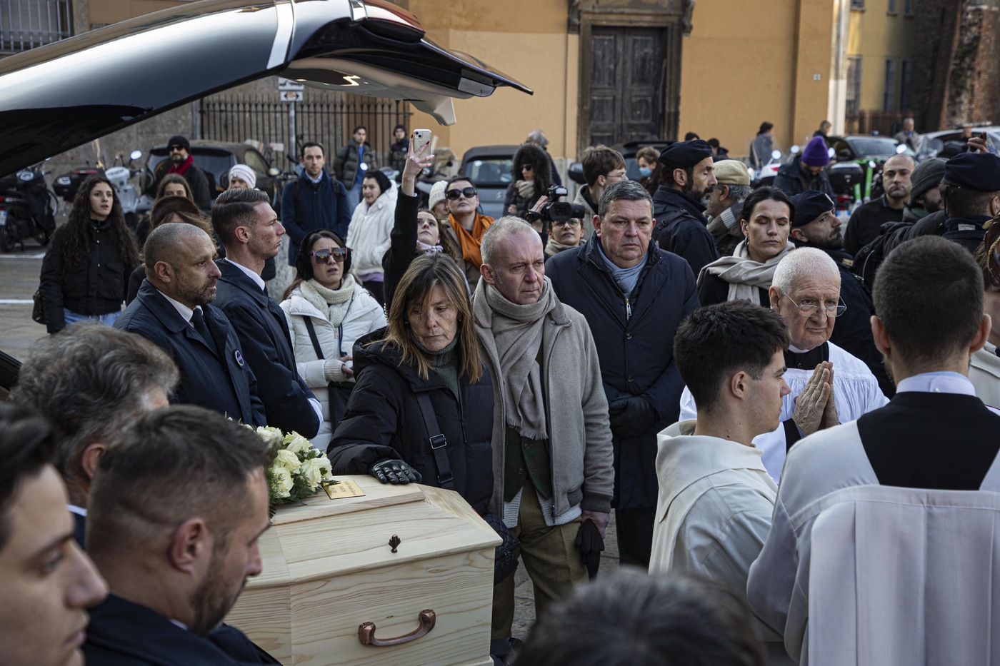 crans montana lo struggente omaggio della famiglia di achille barosi sulle note di achille lauro 8211 il video da Lapresse.it crans montana lo struggente omaggio della famiglia di achille barosi sulle note di achille lauro 8211 il video