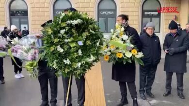 Capotreno ucciso a Bologna, centinaia di colleghi in presidio alla stazione