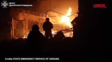 Ucraina, almeno 7 persone sono rimaste ferite in seguito a un attacco notturno a Dnipro