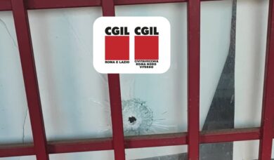 Roma, fori di proiettile nella sede Cgil di Primavalle: indaga la Digos