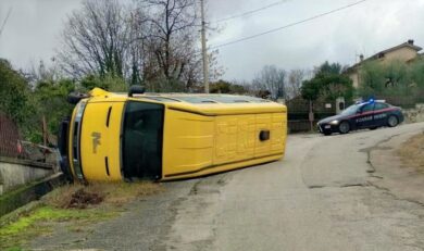 Frosinone, scuolabus si ribalta a Cervaro: un bimbo in ospedale