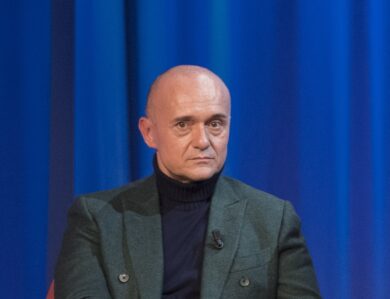 Caso Signorini, la versione del conduttore ai pm: “Da me nessuna violenza sessuale”