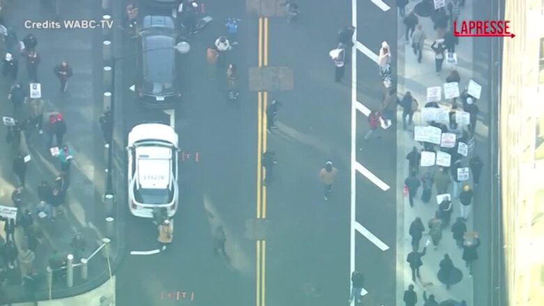 Minneapolis, proteste a New York contro l'Ice: le immagini del drone