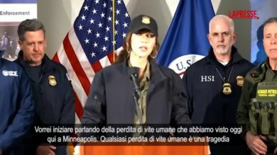 Minneapolis, Kristi Noem: "La donna ha tentato di investire un agente"