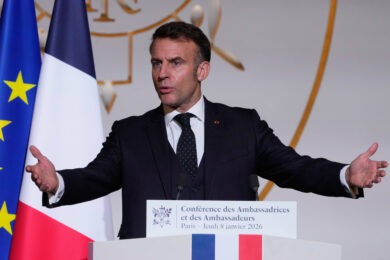 Groenlandia, Macron duro contro gli Usa: “Si allontanano da alleati, aggressività neocoloniale”