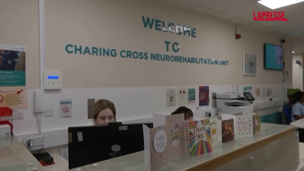 william e kate incontrano i pazienti e il personale del charing cross hospital da Lapresse.it william e kate incontrano i pazienti e il personale del charing cross hospital