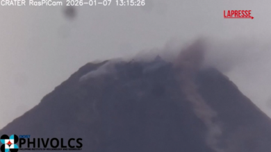 Filippine, il vulcano più attivo del paese riprende a eruttare