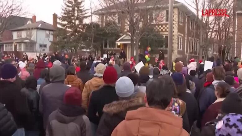 Minneapolis, veglia di protesta dei cittadini per la donna uccisa dall'Ice