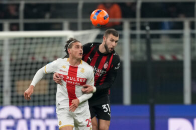 Pavlovic, i calci al dischetto prima del rigore sbagliato da Stanciu in Milan-Genoa