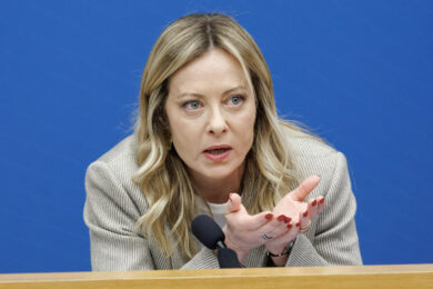 Meloni alla conferenza di inizio anno: “Con Mattarella non sempre d’accordo ma rapporti ottimi” – La diretta