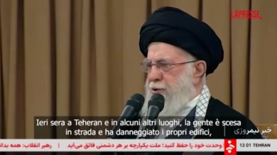 Iran, Khamenei: "Trump pensi ai problemi del suo Paese"