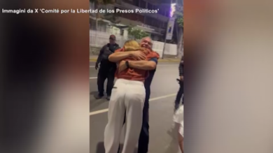 Venezuela, l'abbraccio di Biagio Pilieri ai suoi cari dopo la liberazione