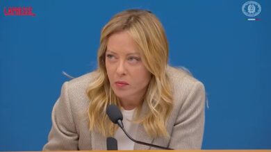 Ucraina, Meloni: "Salvini filoputiniano lettura di parte, no invio soldati italiani"