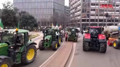 Mercosur, a Milano trattori in piazza Duca d'Aosta con lo slogan 'Difendiamo il Made in Italy'