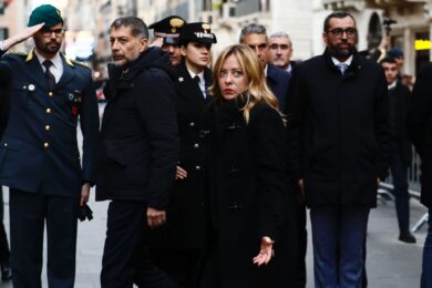 Crans-Montana, Meloni e Schlein alla messa per le vittime a Roma