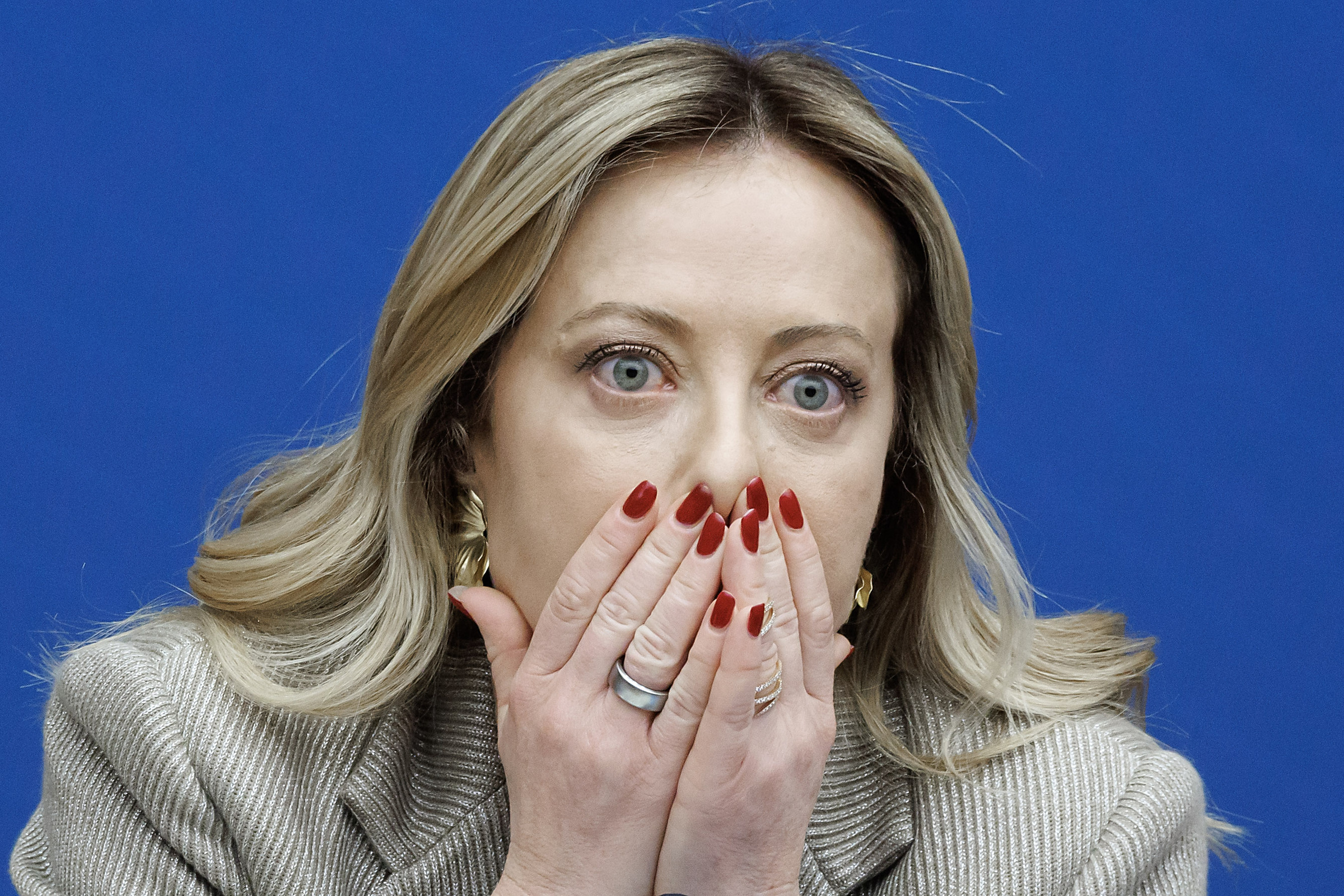 Meloni alla conferenza stampa di inizio anno: gli sguardi più curiosi in 10 foto Meloni alla conferenza stampa di inizio anno: gli sguardi più curiosi in 10 foto