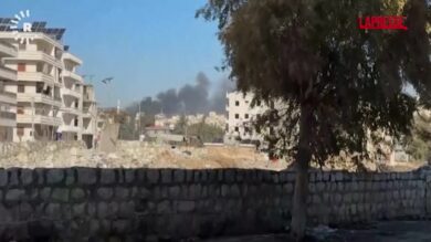 Siria, ancora esplosioni ad Aleppo: si vede fumo nero salire dalla città
