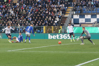 Como-Bologna 1-1, la riacciuffa Baturina con una magia nel recupero