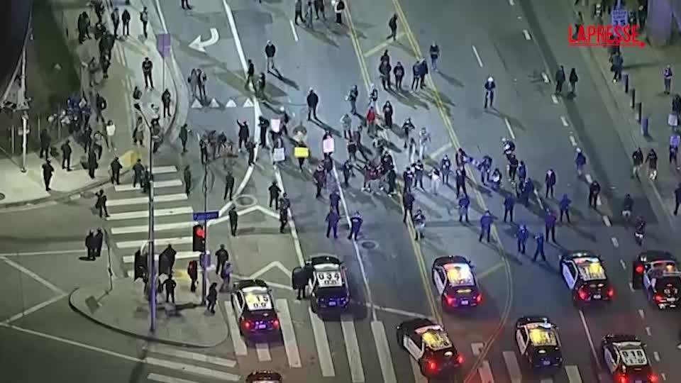 Los Angeles, cittadini in strada per protestare contro l