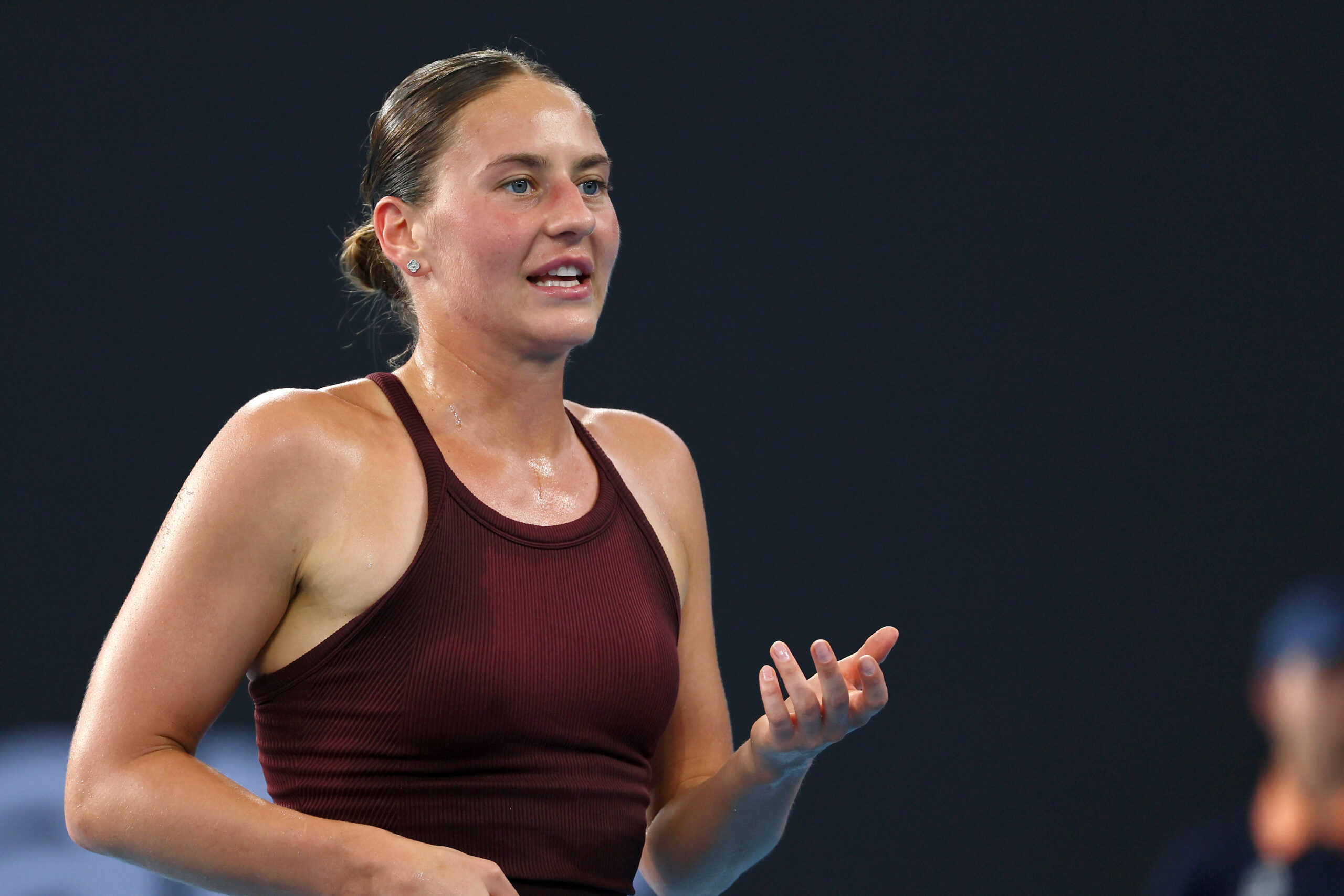 L’ucraina Kostyuk rifiuta di stringere la mano alla bielorussa Sabalenka. La n.1: “Non mi interessa” L’ucraina Kostyuk rifiuta di stringere la mano alla bielorussa Sabalenka. La n.1: “Non mi interessa”