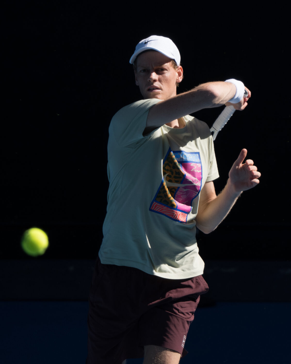 Australian Open 2026, Sinner e Alcaraz sullo stesso aereo. Primo allenamento per Jannik a Melbourne Australian Open 2026, Sinner e Alcaraz sullo stesso aereo. Primo allenamento per Jannik a Melbourne