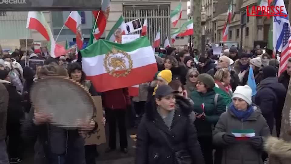 Iran, a Parigi la marcia in solidarietà con i manifestanti iraniani