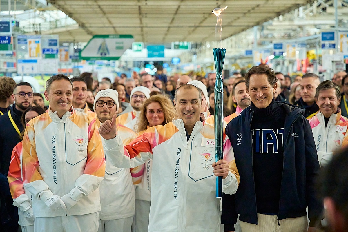 Milano-Cortina 2026, Fiat accende la Fiamma Olimpica a Mirafiori. Elkann: “Spirito che unisce Azienda e Paese” Milano-Cortina 2026, Fiat accende la Fiamma Olimpica a Mirafiori. Elkann: “Spirito che unisce Azienda e Paese”