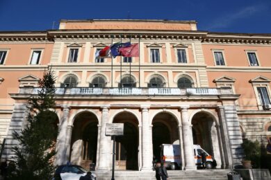 Aggressione a Roma Termini, come sta il funzionario in coma farmacologico all’Umberto I
