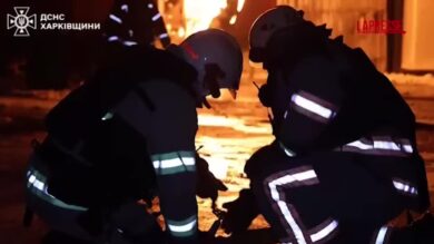 Ucraina, pesanti raid russi su Kharkiv: la distruzione in città