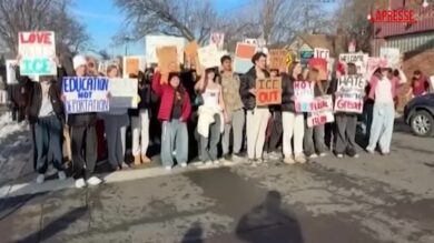 Minneapolis, la marcia degli studenti contro l'ICE