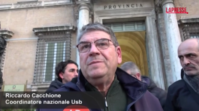 Taxi, Cacchione (Usb): “Salvini dia risposte serie o scenderemo di nuovo in piazza”