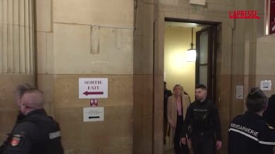 Francia, Marine Le Pen al tribunale di Parigi per l’appello sul caso fondi Ue