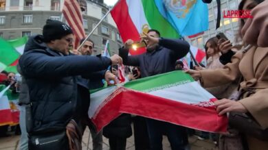 Iran, manifestazione davanti al consolato Usa a Milano: "Trump disarmi il regime"