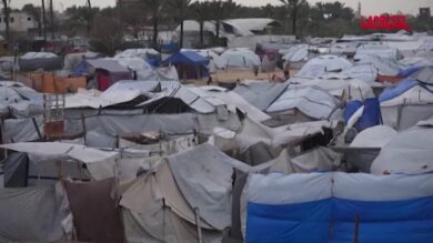 Gaza, raffiche di vento e pioggia tra le tende: muro crolla e provoca due morti